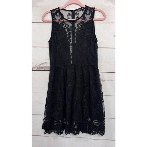 For Love & Lemons Dresses & Skirts - For Love & Lemons Dress Size MED Black Flirty Stylish